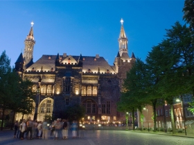 Aachener Rathaus bei Nacht