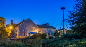 Baalsbruggermolen bij Nacht met nestplaats voor ooievaars