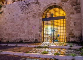 Tor zu Basilika San Nicola