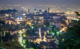 Bergamo - Panorama bij nacht