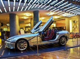 Berlin_Mercedes_SLR_Cabrio.jpg
