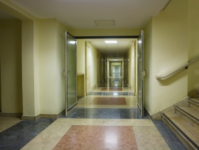 Berlin_Tempelhof_Innen_2.jpg