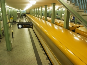 Berlin_Ubahn_Station.jpg
