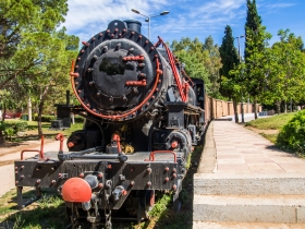Dampfzug am Bahnhof Kalamata