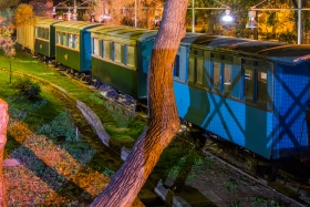 Einige alte Waggons am Bahnhof Kalamata