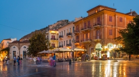 Syntagmaplein in Nafplio bij nacht