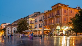 Syntagmaplein in Nafplio bij nacht
