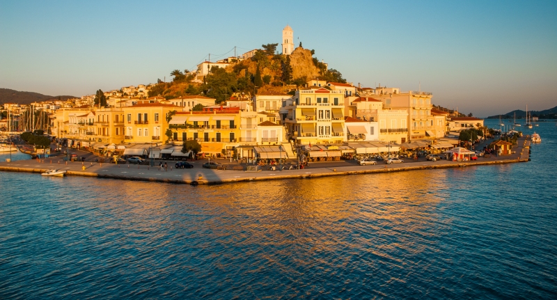 Poros bij Zonsondergang