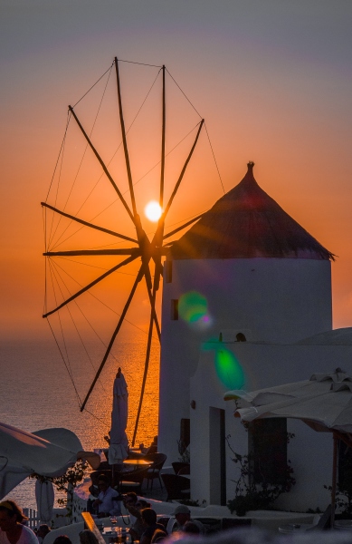 Santorini - Zonsondergang achter een Molen in Oia