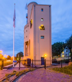 Schacht Nulland bij avondlicht