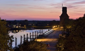 Haven van Tangermünde kort na zonsondergang