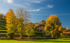 Een terassenheuveltje in Bergamo met prachtige herfstkleuren