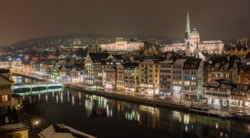 Zuerich Blick vom Lindenhof ueber Limmat