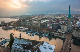 Zuerich mit FrauMuenster und Zuerichsee